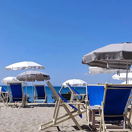 Lägenhet Sea Breeze 101 *